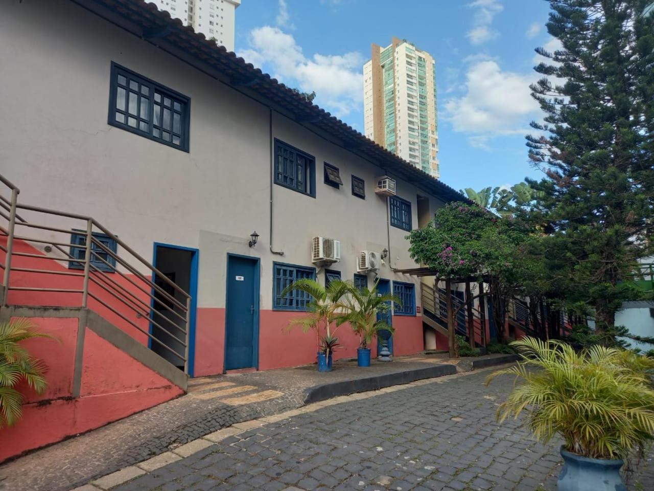 Cr Hotel Bueno - Antigo Hotel Serras De Goyaz 戈亚尼亚 外观 照片 The school's main building