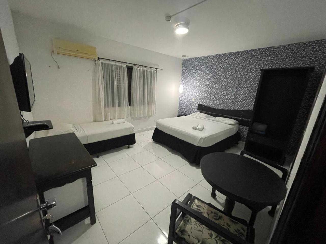 Cr Hotel Bueno - Antigo Hotel Serras De Goyaz 戈亚尼亚 外观 照片 A room at the hotel